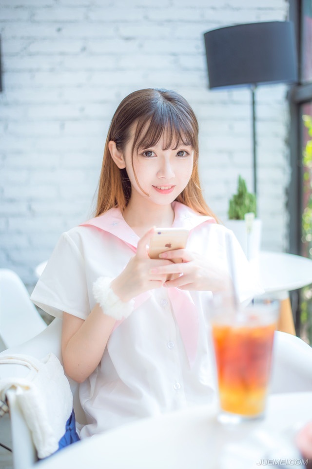 生活的真谛在于宽恕与忘记：宽恕那些值得的人，忘记那些不值得的人。